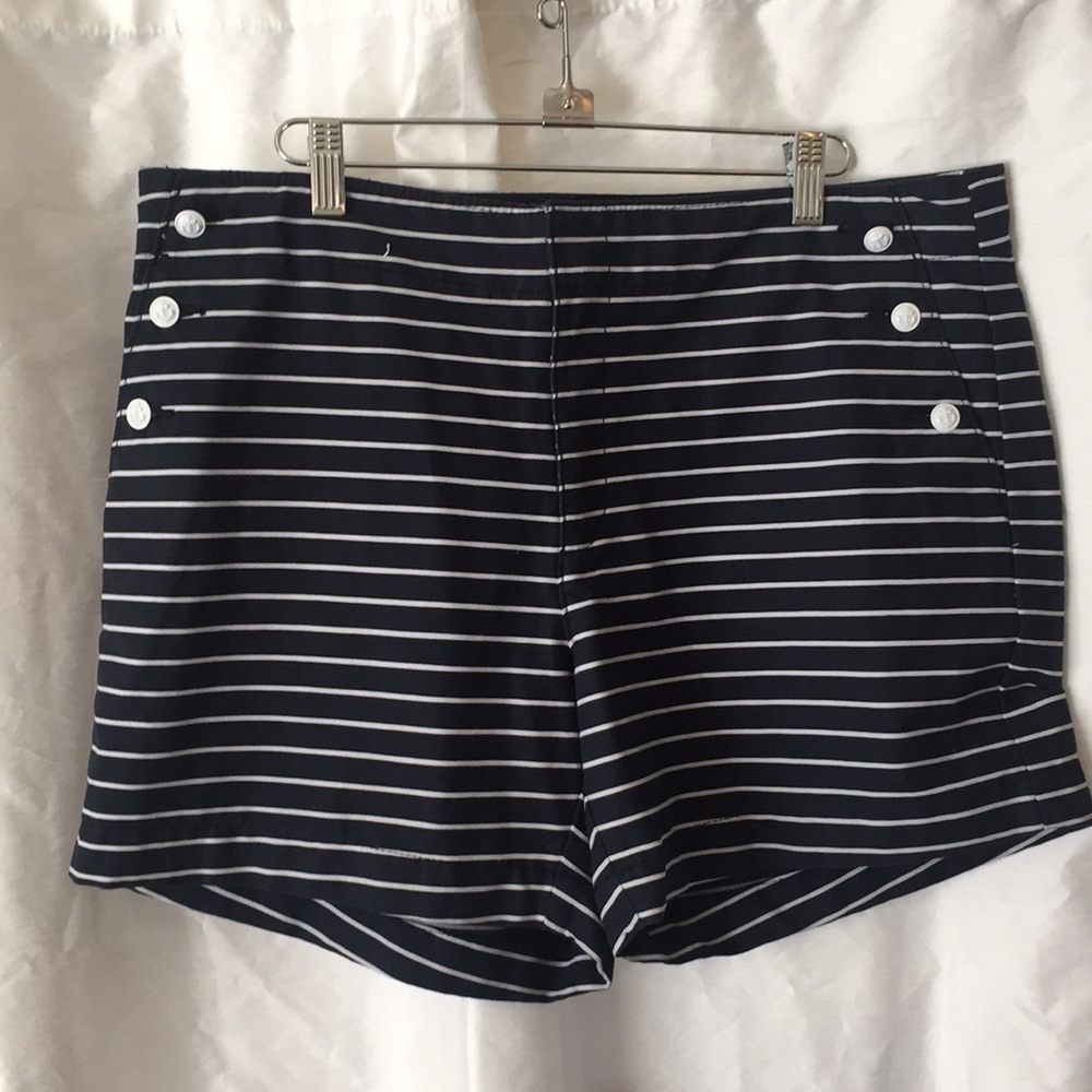 Tommy Hilfiger sz 12 nautical navy and white short🏖